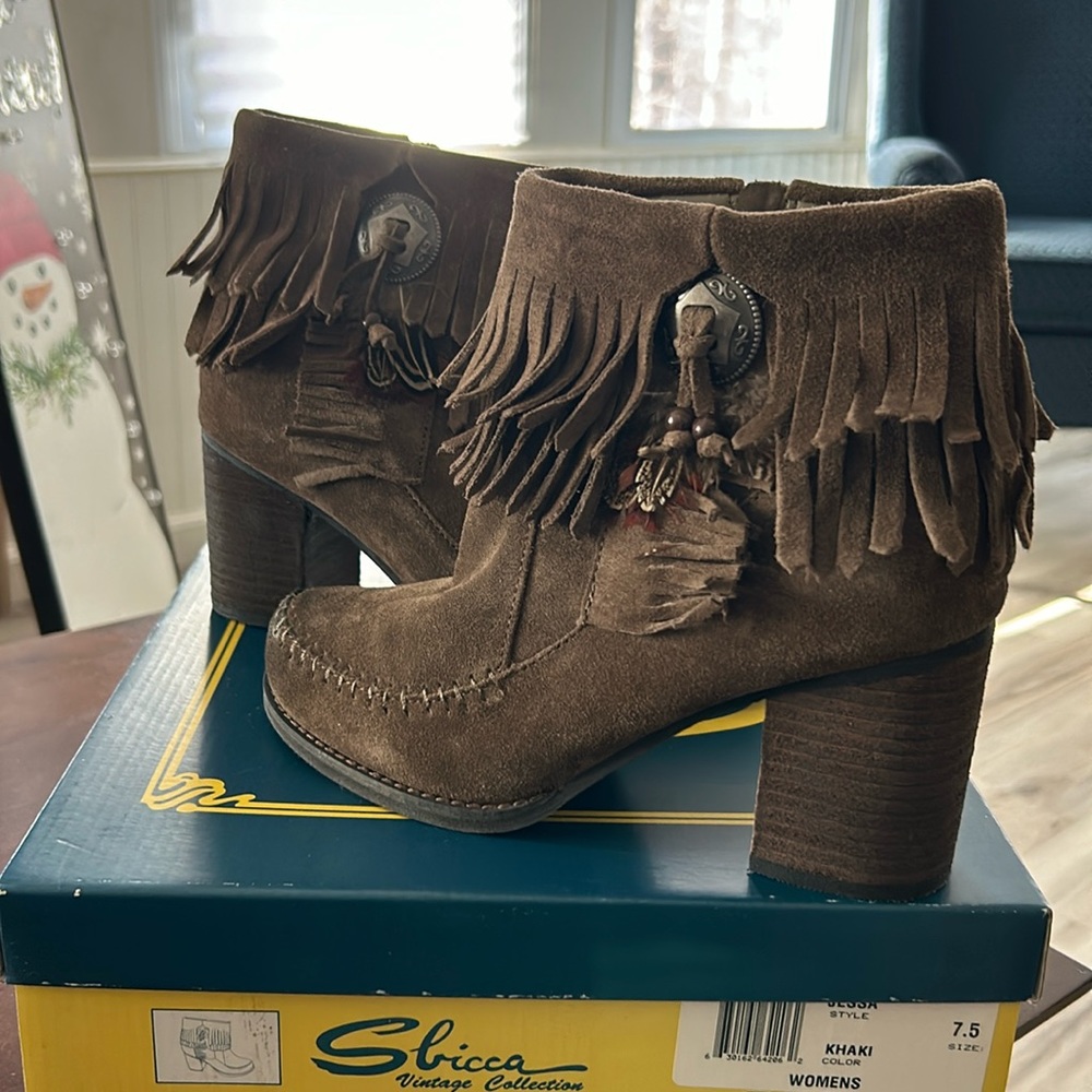 Sbicca Vintage Collection Bootie worn only once. Color Khaki
